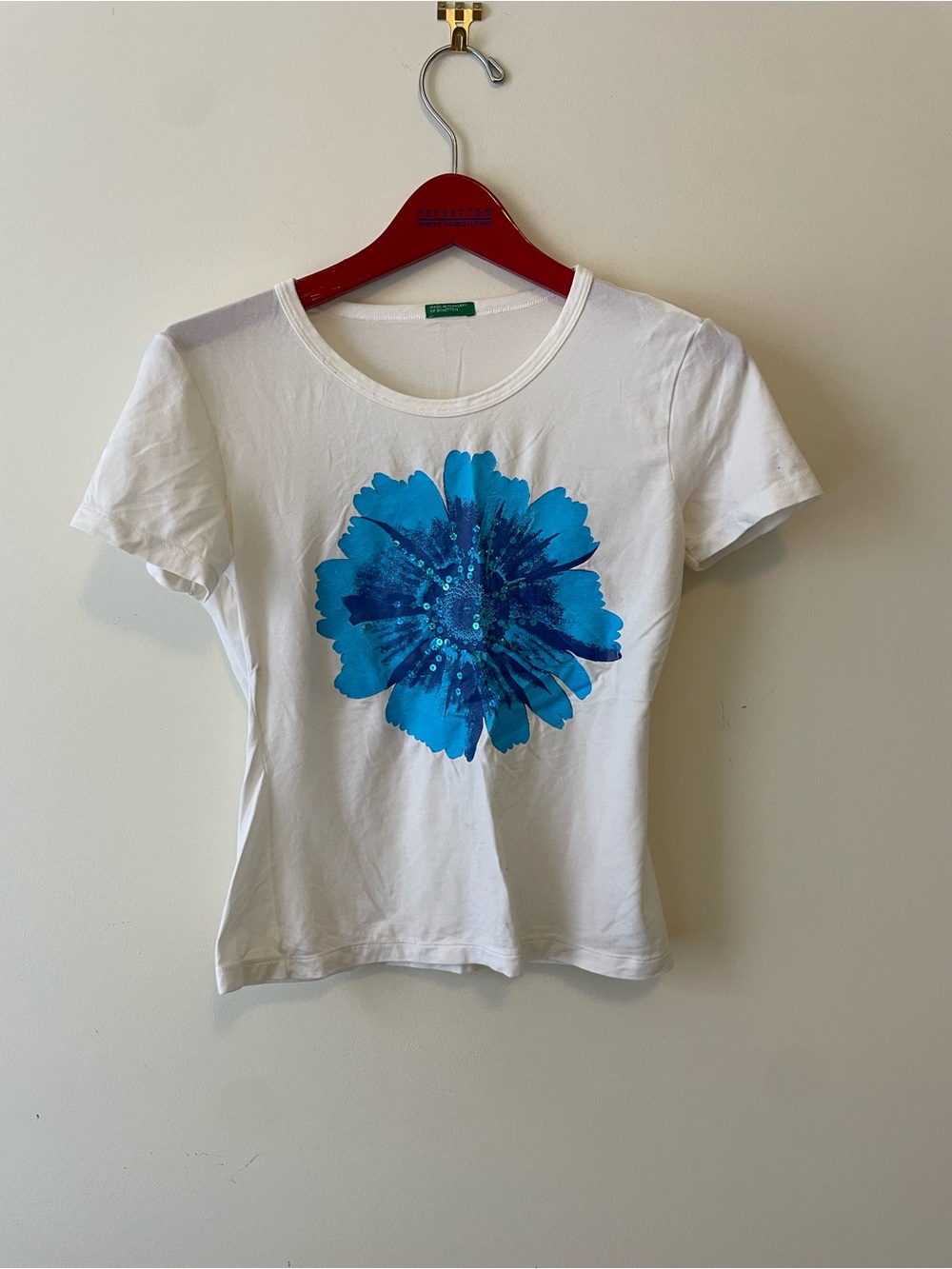 Vintage Y2K benetton White Women’s Tee with Blue Floral Sequin Print small